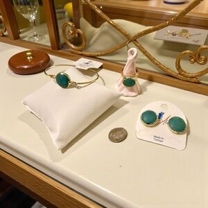 Alarma Turkish Jewelry. Elegant Gold and Green Jewelry Set. Ring is adjustable.